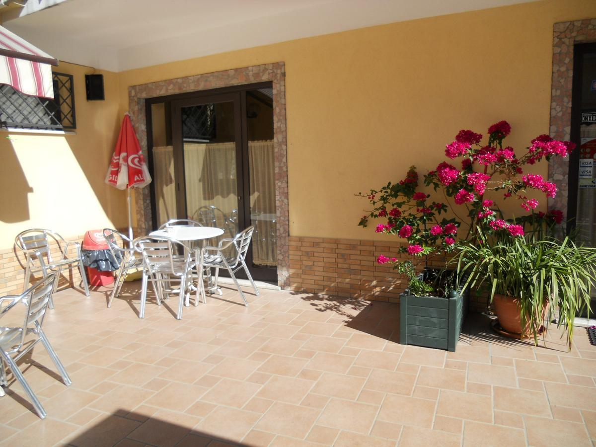 Albergo Maria Cristina Esperia Exterior photo